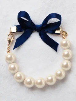 Classy Girls Wear Pearls