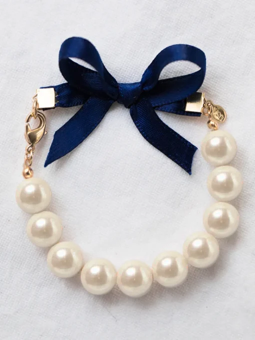 Classy Girls Wear Pearls